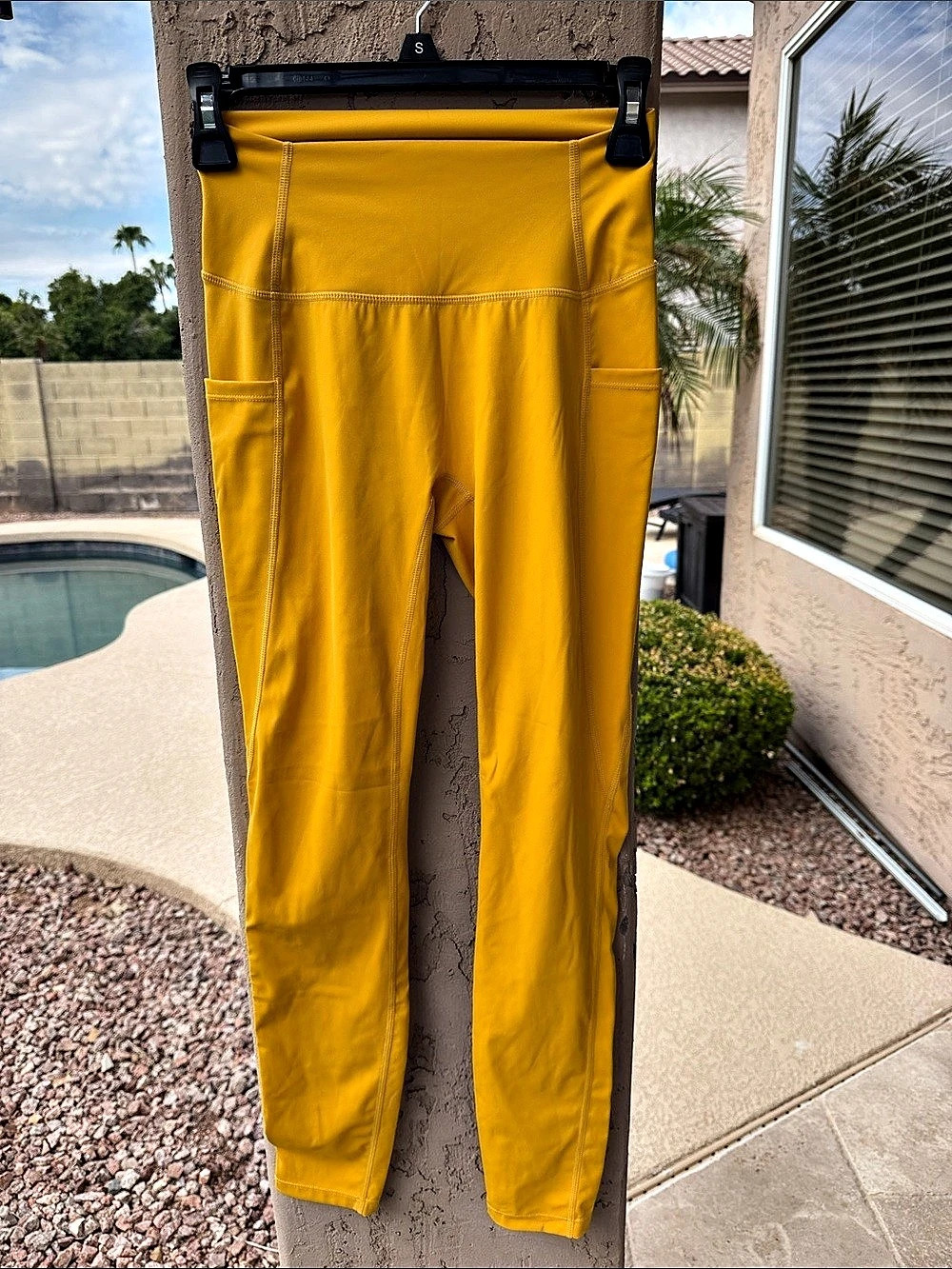 1st Phorm Athletic Leggings in Yellow Size Medium Like New
